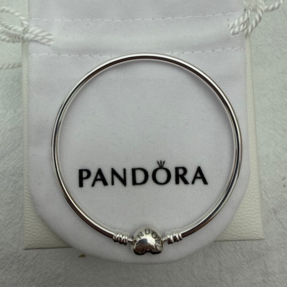 🎶Pandora Moments Heart Clasp Bangle 7.5 in - Picture 3 of 7